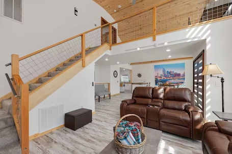 Interior. Spacious Family Retreat/ N. Nashville. Best Blend of comfort & Nashville vibes.