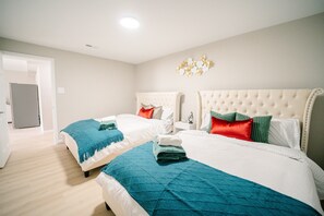 5 slaapkamers, een bureau, een strijkplank/strijkijzer, gratis wifi