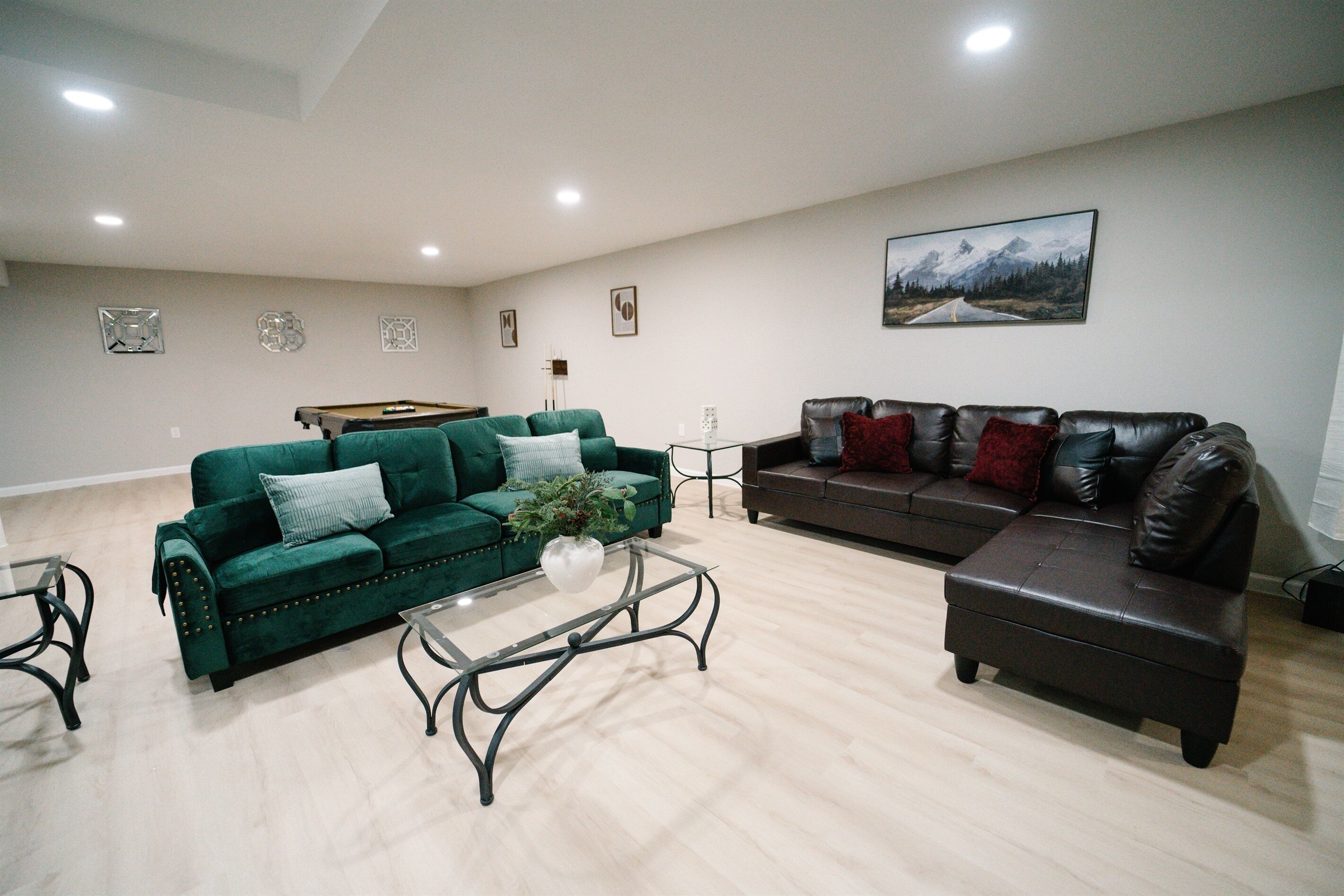 Elegant 5br/3ba | Private Parking । Great Falls - 레스튼