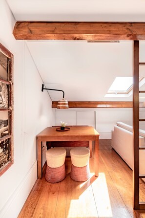 Dining - VIVA Attic Apartment (Porto)
