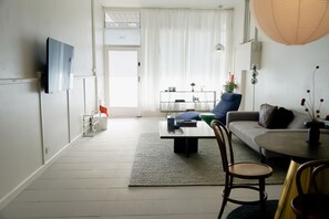 Smart TV, books, music library, stereo