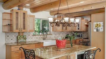 Micro-ondes, four, plaque de cuisson, lave-vaisselle