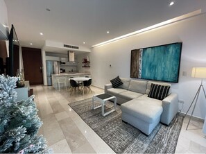 Living area - Quiet 5th Avenue with jacuzzi, luxurious oceanfront apartment (Playa del Carmen)