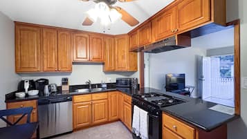 KylskÄp, mikrovÄgsugn, ugn och spishÀll