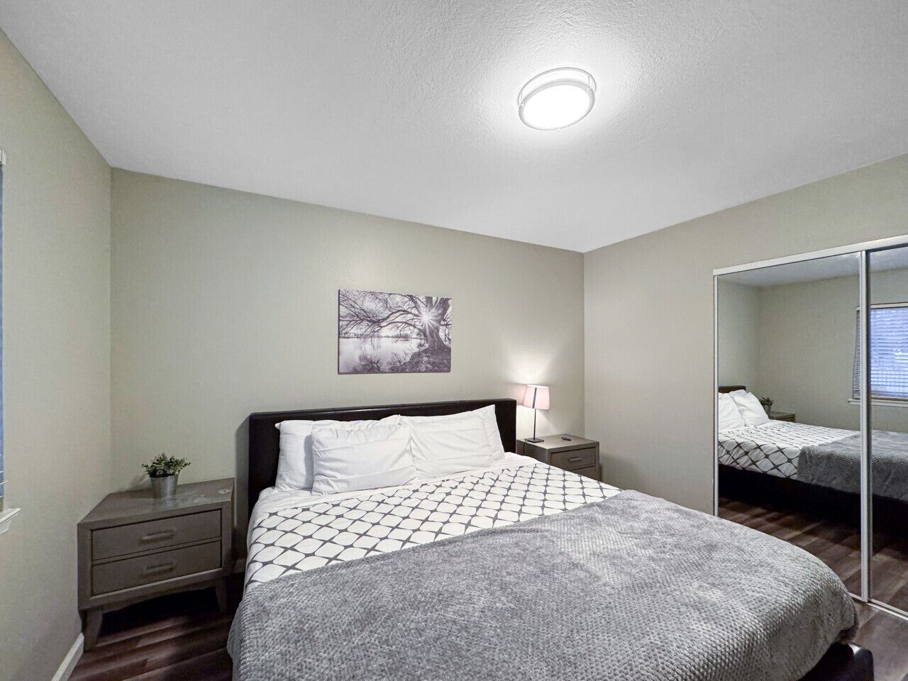 2 slaapkamers, een strijkplank/strijkijzer, wifi