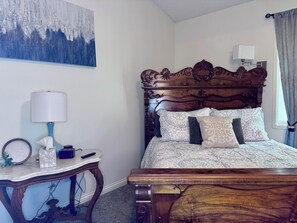 2 bedrooms, in-room safe, desk, iron/ironing board