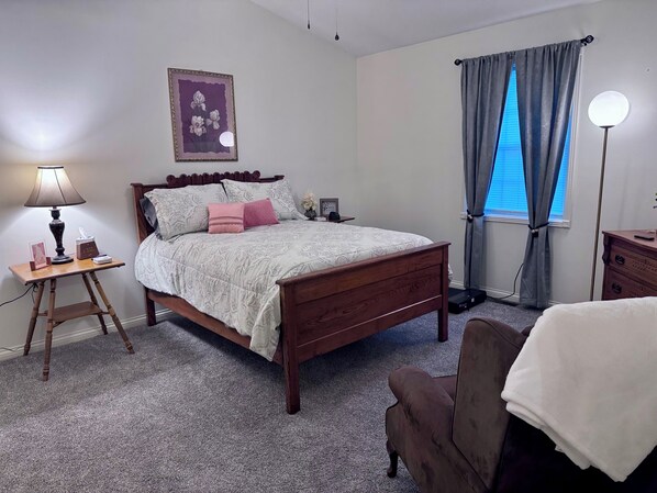 2 bedrooms, in-room safe, desk, iron/ironing board