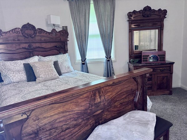 2 bedrooms, in-room safe, desk, iron/ironing board