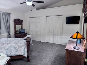 2 chambres, coffres-forts dans les chambres, bureau