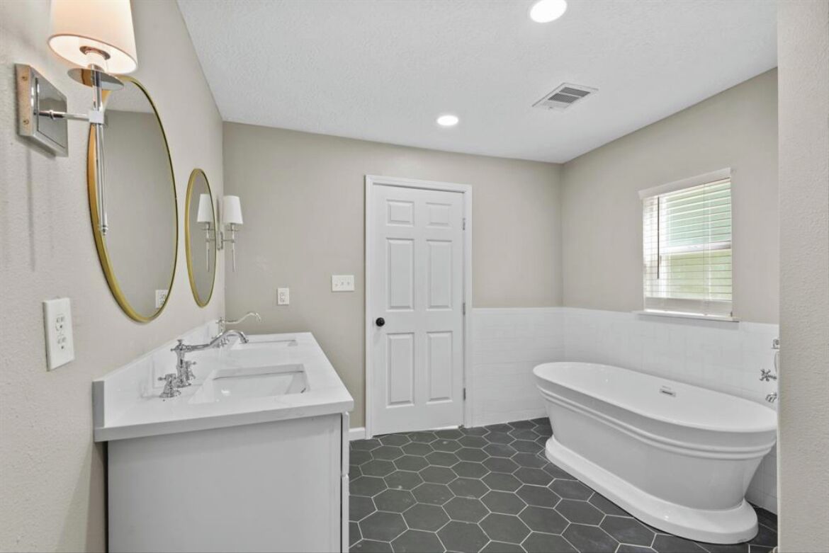 Shower, towels, soap, toilet paper
