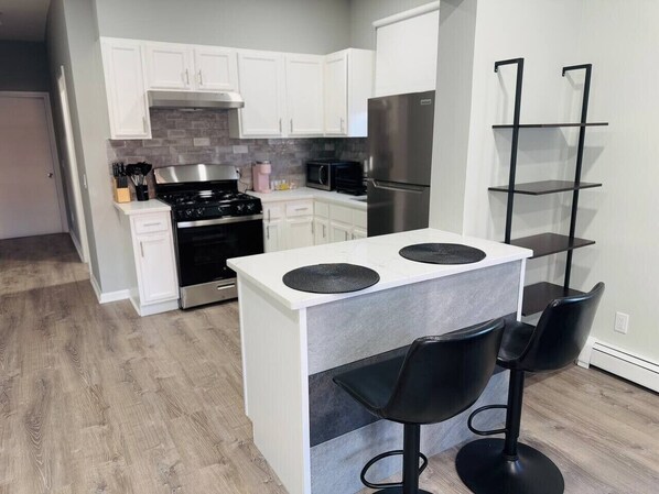Private kitchen - Modern Family Getaway to NYC (Passaic)