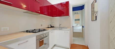 Refrigerador, microondas, parrilla de estufa y lavavajillas