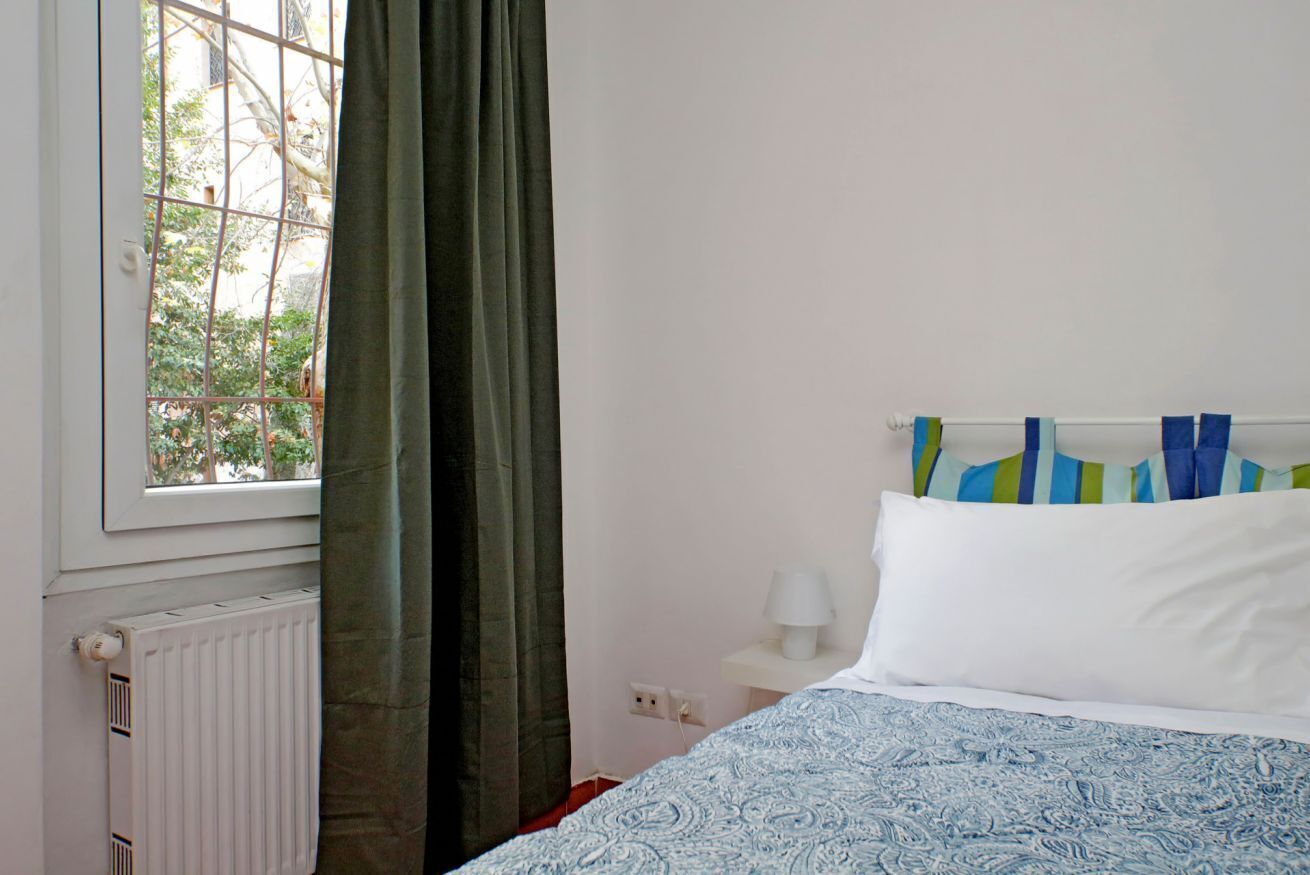 1 chambre, fer et planche à repasser, accès au Wi-Fi (inclus)