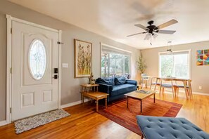 Smart TV, books - Spacious 4bed, super close to UM & Downtown (Missoula)