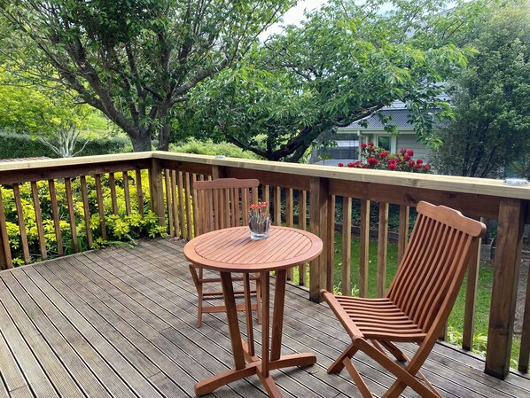 Outdoor dining - TSF Lodge: Your Secluded Sanctuary of Tranquility (Taupo)