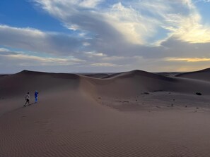 Basic Tent, Desert View | Living area - BIVOUAC CÔTE-IRIKI (Allougoum)