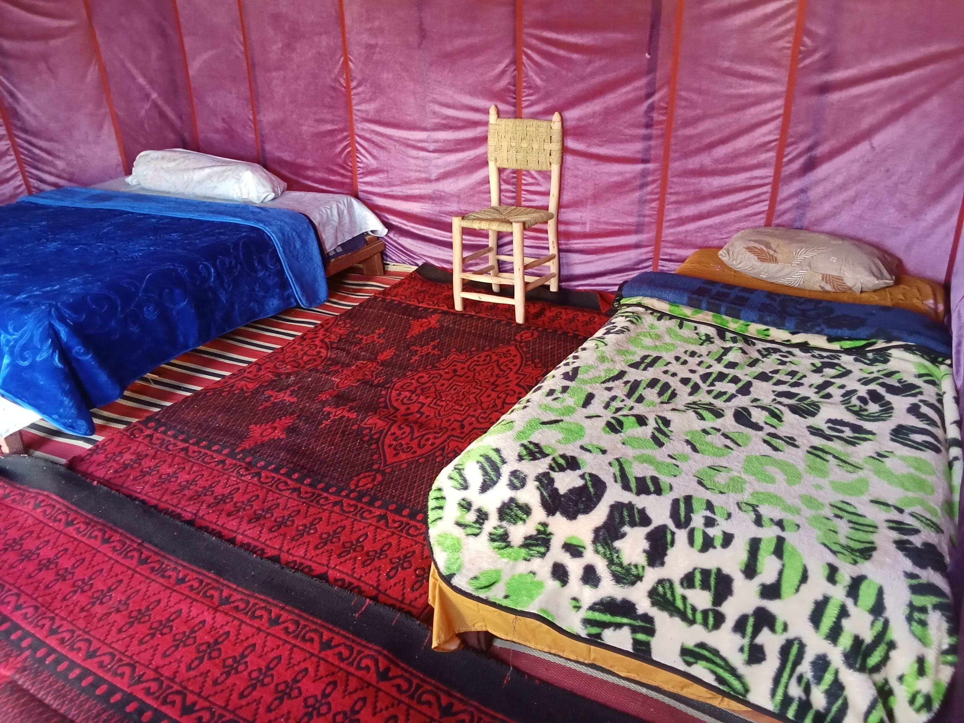 高級寢具、免費 Wi-Fi、床單