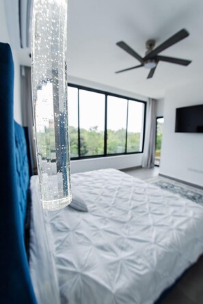 4 bedrooms, iron/ironing board, WiFi, bed sheets
