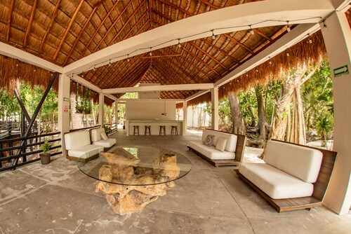 New construction Modern 4bedroom house with AC WiFi in delightful Puerto Morelos