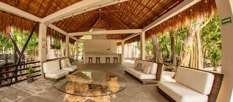 New construction Modern 4bedroom house with AC WiFi in delightful Puerto Morelos