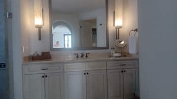 Villa, Ocean View | 4 bedrooms, in-room safe, laptop workspace, free WiFi