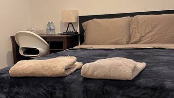 1 habitación, tabla de planchar con plancha, wifi y ropa de cama