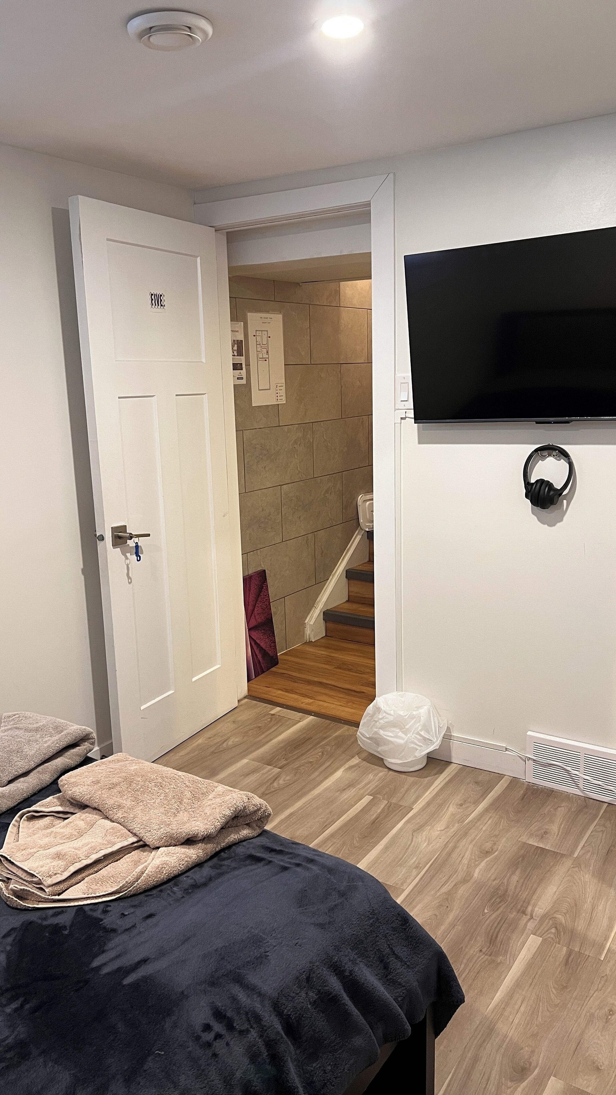 1 habitación, tabla de planchar con plancha, wifi y ropa de cama 