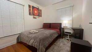 1 quarto, escrivaninha, ferros/tábuas de passar roupa, Wi-Fi de cortesia