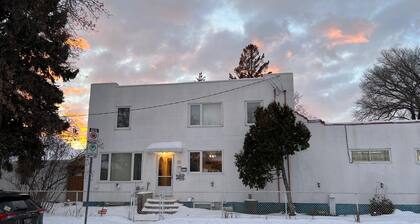 R1 Safe/Central Private Room in Wolseley/7mins from University Of Winnipeg