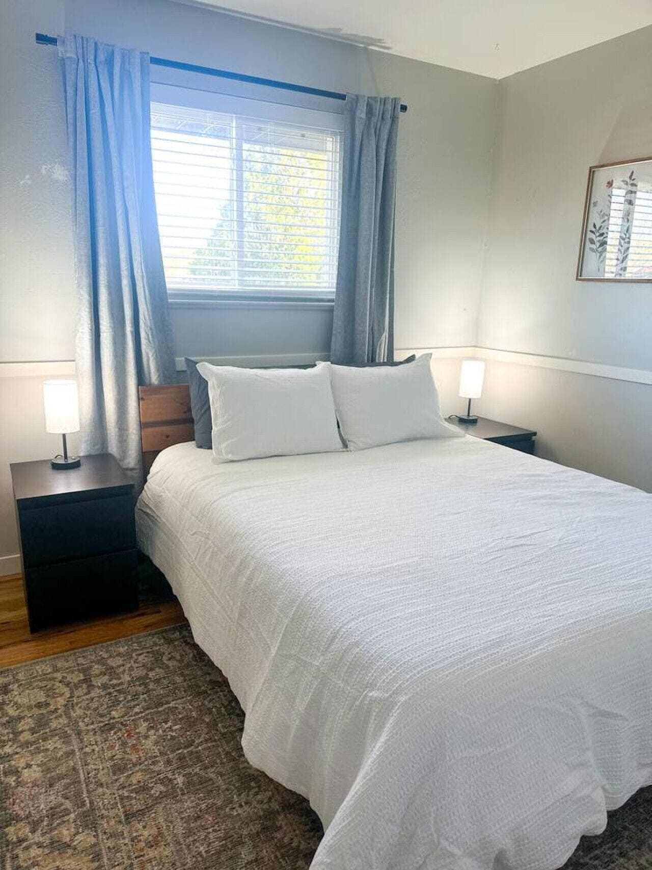 2 makuuhuonetta, työpöytä, silitysrauta/-lauta, ilmainen Wi-Fi