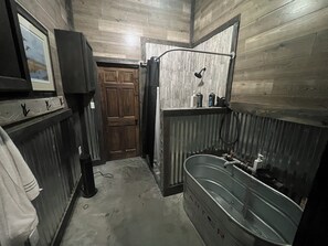 Towels, soap, shampoo, toilet paper - Charming 4-bedroom country house with AC, WiFi in Benton (Benton)