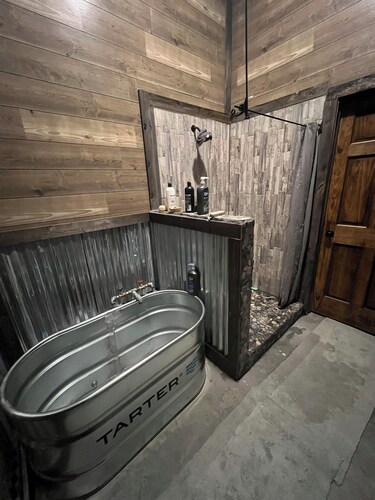 Charming 4-bedroom country house with AC, WiFi in Benton