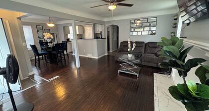 Charming 3-bedroom house with AC and WiFi in phenomenal Detroit 420 friendly