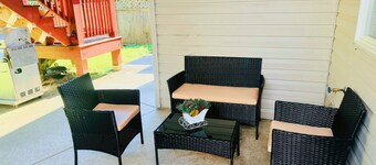 Cozy Garden 1 bedrooms Suite in welcoming North Vancouver with WiFi