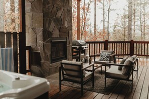 Outdoor spa tub - Your Private Couple's Oasis in the Heart of Hochatown w/ Hot Tub + 2 Fireplaces  (Broken Bow)