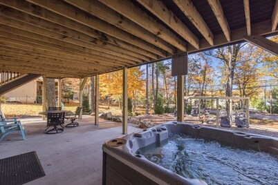 New Modern Luxury Lakeview Haven: Lake Access,HotTub, Game Room, FirePits, Pets