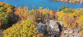 Luxurious Lakeview Haven, Hot-tub, Game Room, Sleeps 26+