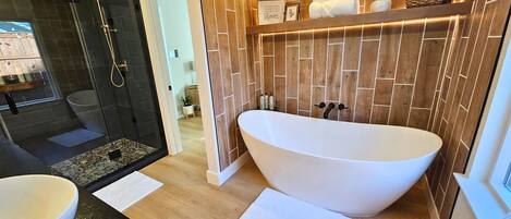 Amenidades de baño ecológicas, secadora de cabello, toallas, jabón