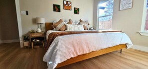 3 bedrooms, desk, iron/ironing board, travel crib