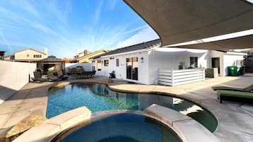 Nhà (4 Bedrooms) | Mặt tiền nơi lưu trú