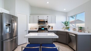 Interior - Pacifica Sur by Avantstay Pool, Hot Tub, Gazebo (Indio)