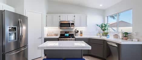 House (4 Bedrooms) | Interior