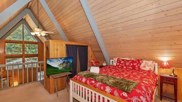 House, Multiple Beds, Patio, Mountain View (The Squirrel's Nest) | 1 bedroom, individually decorated, individually furnished, bed sheets