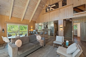 House, Multiple Beds, Hot Tub, Mountain View (Casa Del Lago) | Living area
