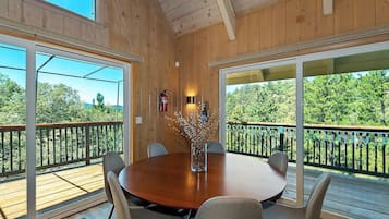 House, Multiple Beds, Hot Tub, Mountain View (Casa Del Lago) | Dining