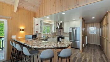 Casa, varias camas, hidromasaje, vista a la montaña (Casa Del Lago) | Cocina privada | Refrigerador, microondas, horno y parrilla de estufa