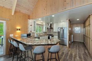 House, Multiple Beds, Hot Tub, Mountain View (Casa Del Lago) | Private kitchen