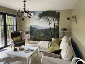 TV, DVD-spiller og bøker