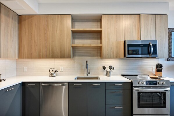 Fridge, microwave, oven, stovetop