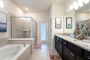 Shower, hair dryer, towels - Charming Villa | 6BR Modern Home with Private Pool (Davenport)